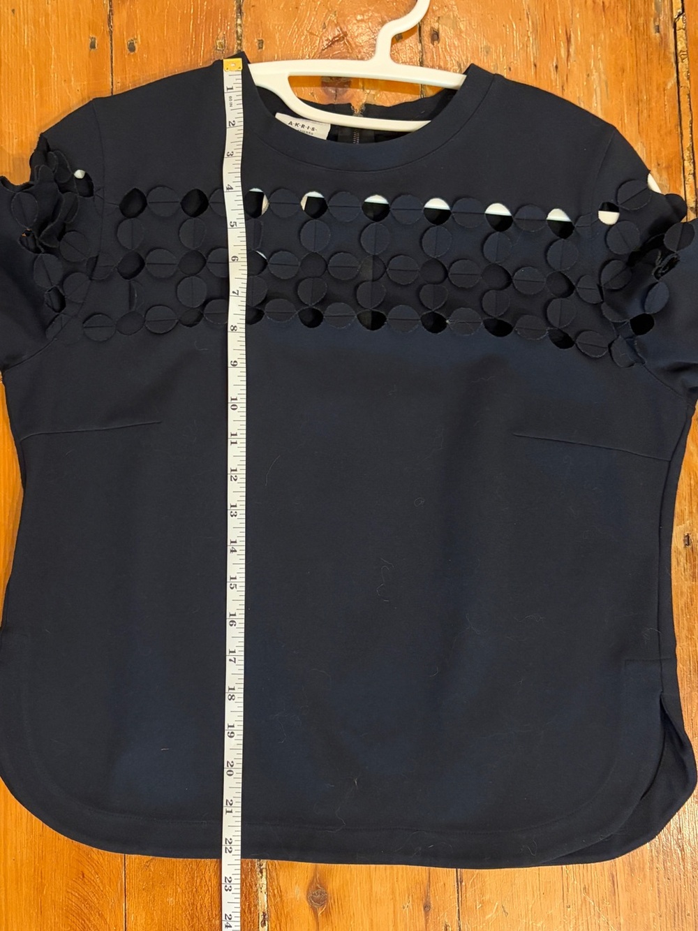 AKRIS PUNTO - Chic navy top w/circle cutouts | size 8 - Picture 5 of 6